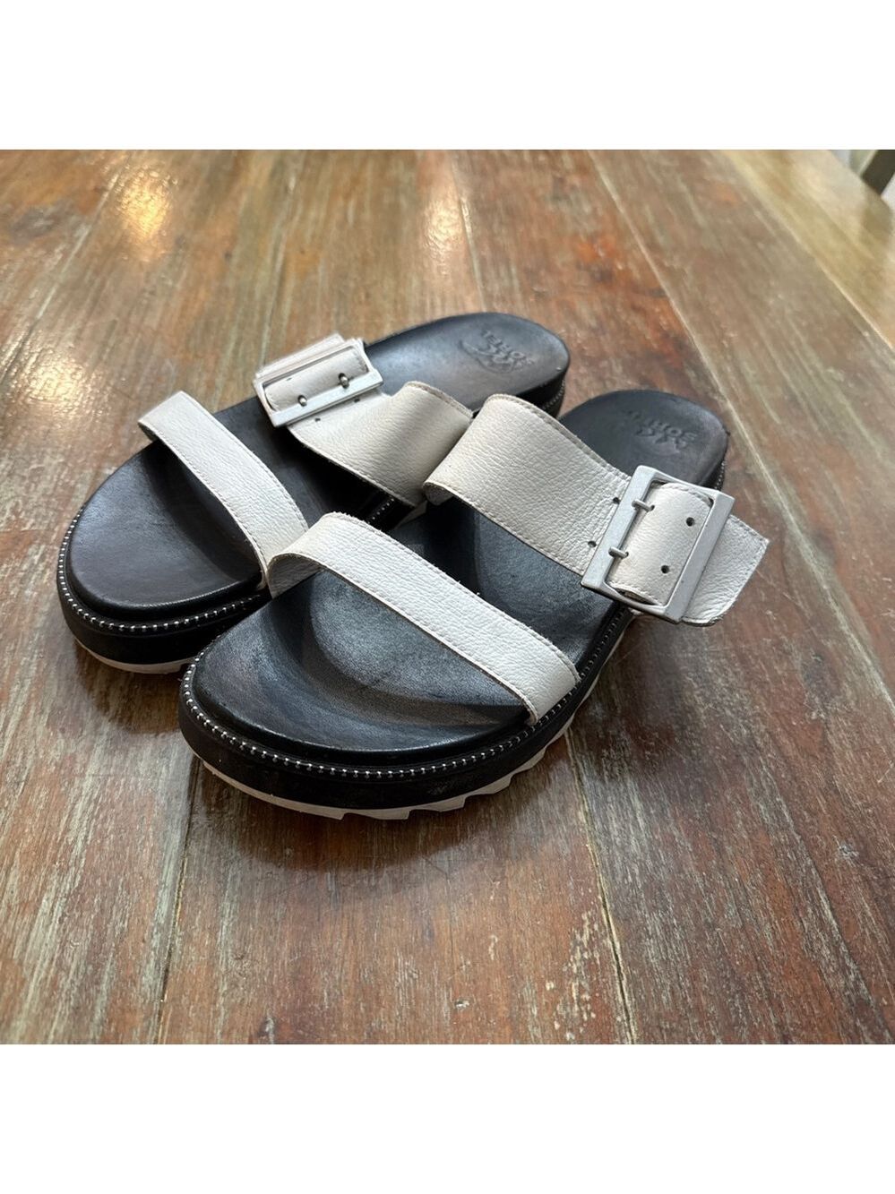 Sorel White Two Strap Leather Sandals with Black Sole Studded Detailing Women 10